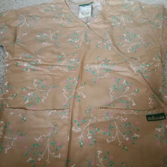 UA women's scrub top - Picture 4 of 6